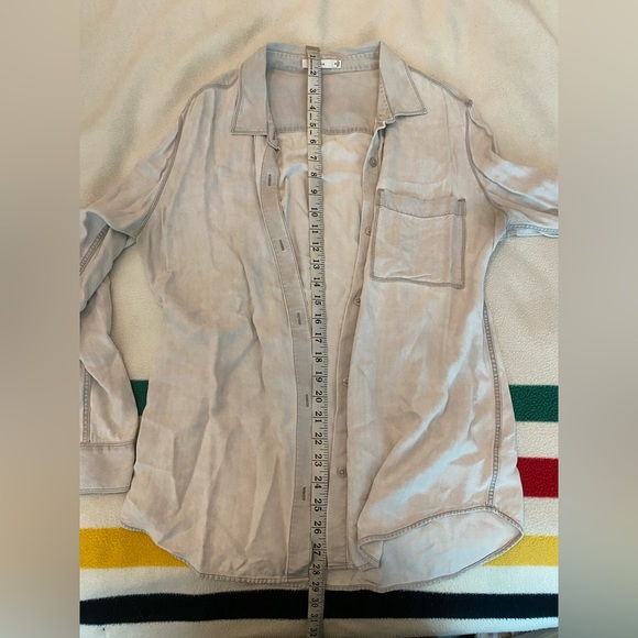 Aritzia Talula Button Down Shirt - Sz M - Picture 4 of 6